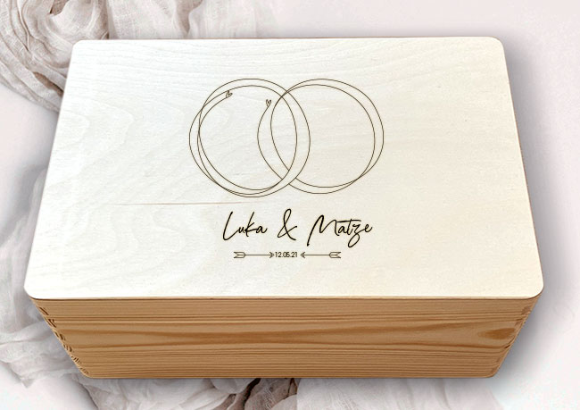 Gravierte Hochzeitsbox aus Holz