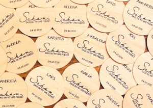 Gravierte personalisierte Platzkarten